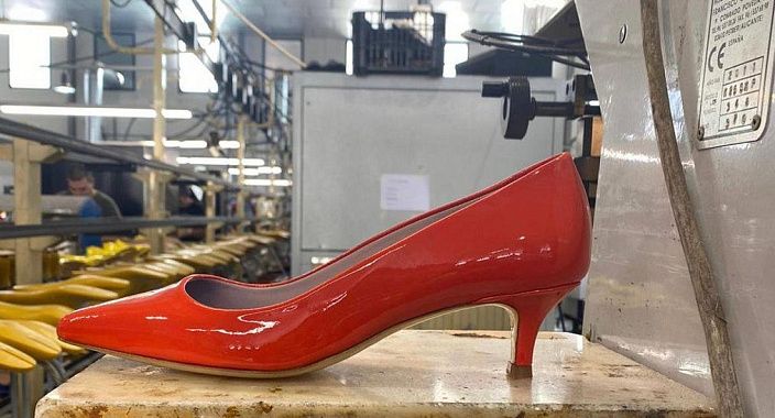 Wenden Sie sich an Asien. Merkmale der Schuhproduktion in einer Fabrik in China