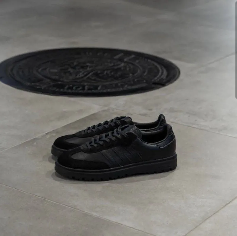 В России запретили параллельный импорт Adidas .