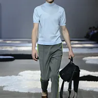 В новой коллекции Prada заметили модель традиционных индийских сандалий