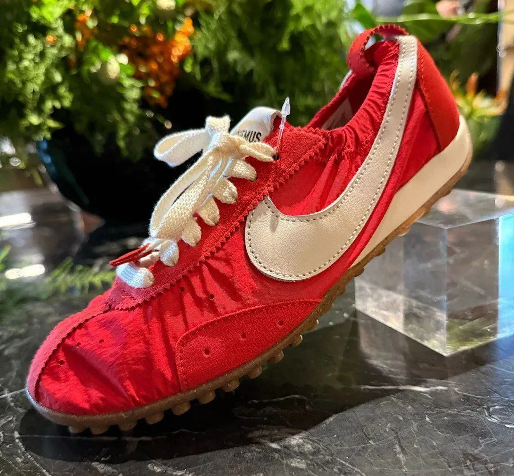 Las zapatillas deportivas se convertirán en la mayor tendencia en calzado en 2025.
