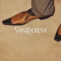 Saint Laurent привносит тренд на прозрачную обувь в мужскую моду 
