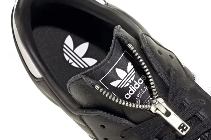 Adidas-Sneaker haben jetzt einen Reißverschluss!