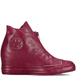 Converse ha creado una nueva colección de zapatillas para mujer.