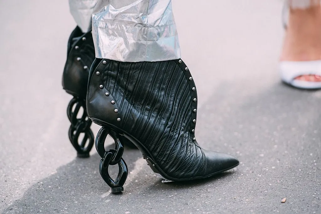 Balmain, фото: Footwearnews.com Balmain, фото: Footwearnews.com