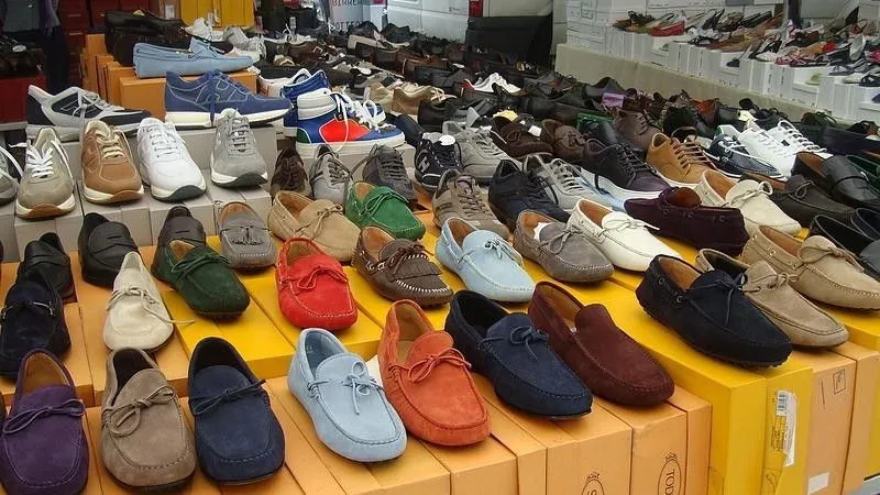 «РБК»: каждая вторая пара обуви в России продается в сером сегменте