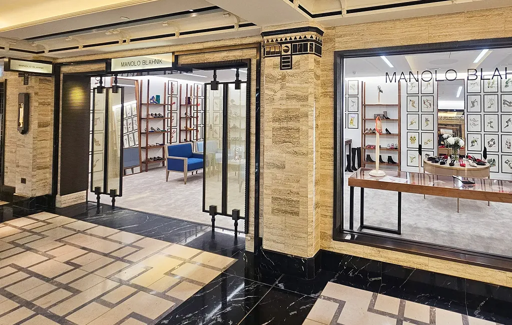 Manolo Blahnik вернулся в лондонский Harrods с новым бутиком