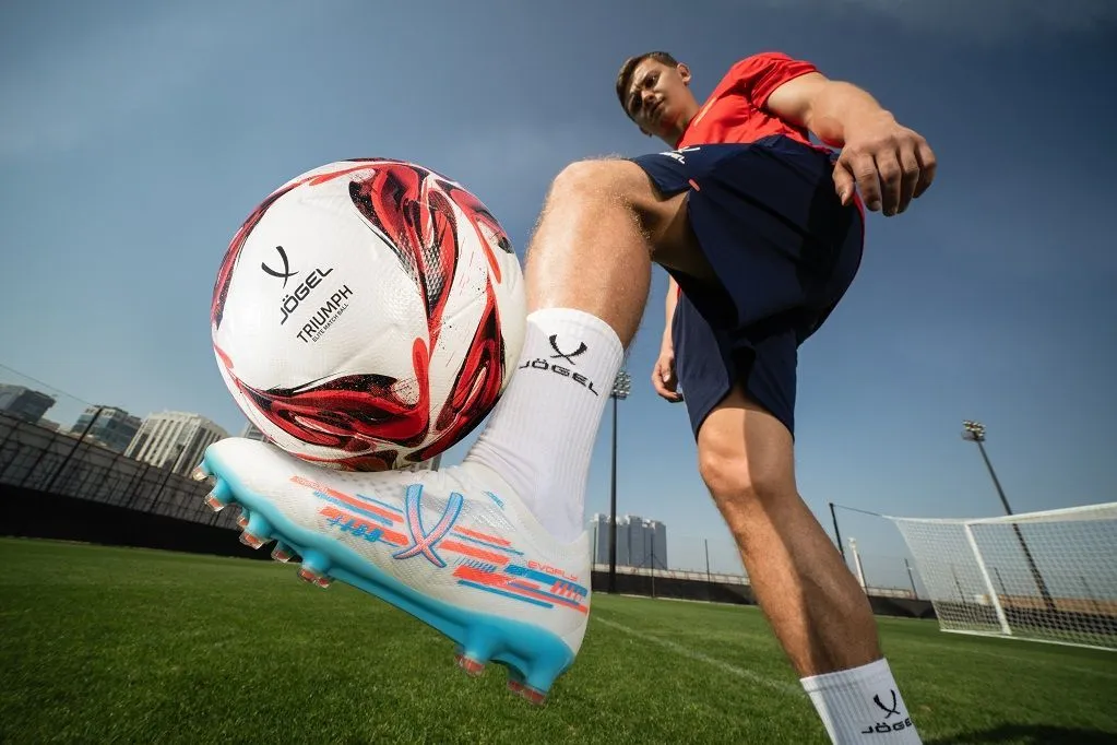 Lamoda Sport начинает продажи профессиональных футбольных бутс
