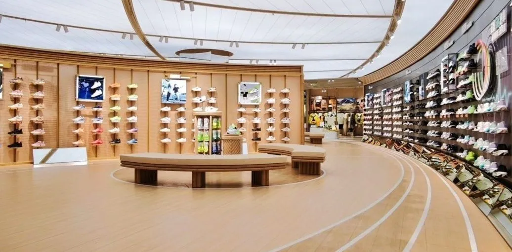 L'azienda cinese Anta Sport rafforza la sua posizione in Cina ed entra nel mercato indiano.