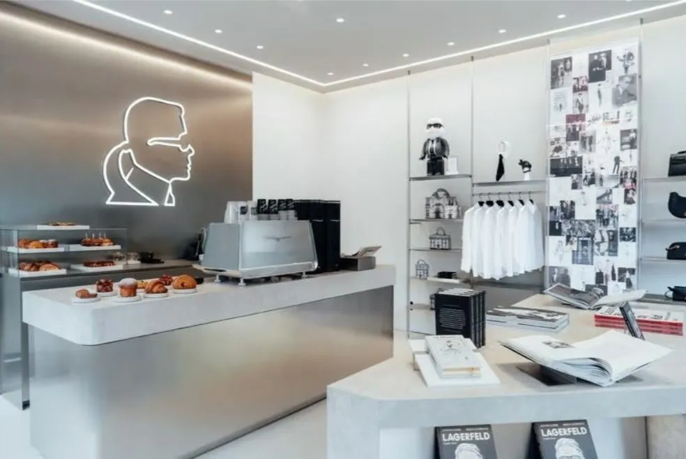Karl Lagerfield открыл брендовое кафе в Амстердаме