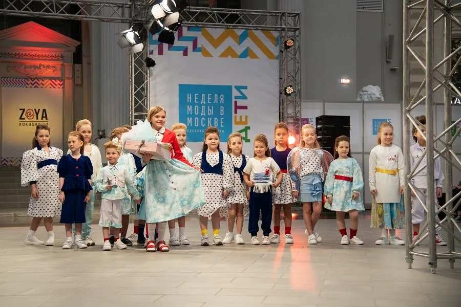 Ralf Ringer ha preso parte alla sfilata di moda per bambini alla settimana della moda di Mosca