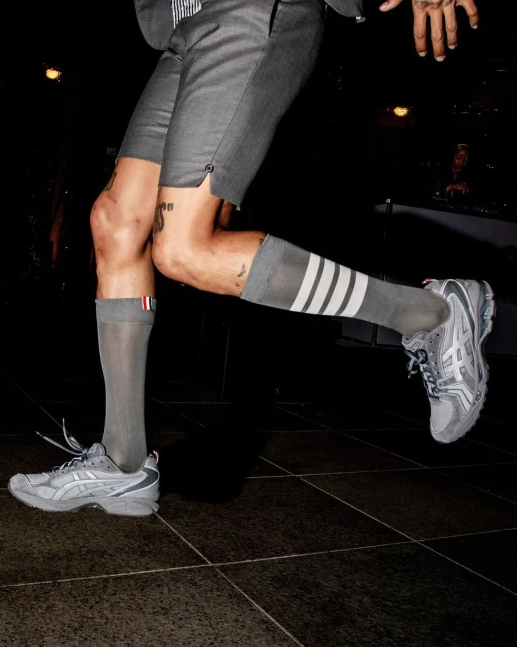 Вышла новая коллаборация люксового и спортивного брендов — Thom Browne x Asics.