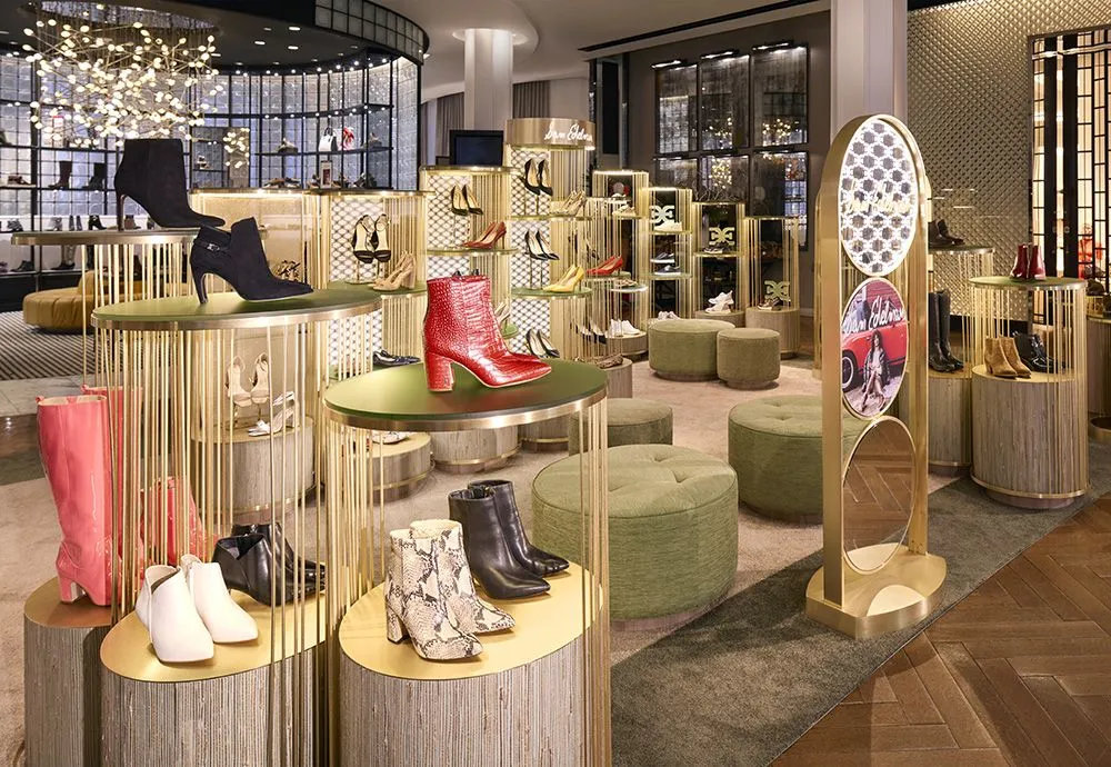 The main trends in the design of shoe store windows this fall and coming winter