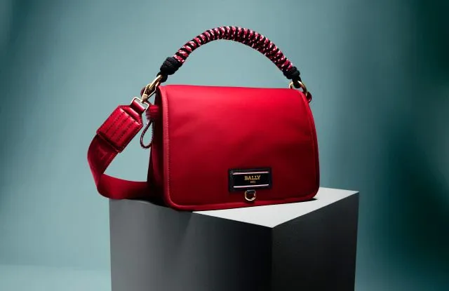 Bally выпустил коллекцию сумок из эко-материалов Bally B-Echo