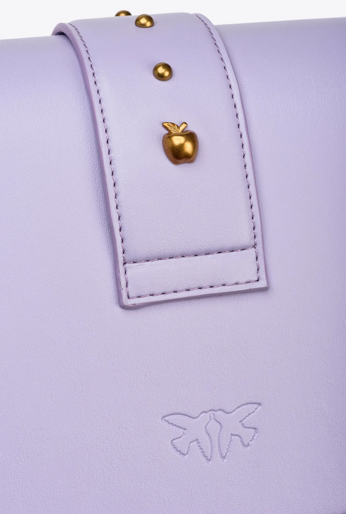 Pinko выпустил сумку из «яблочной кожи»