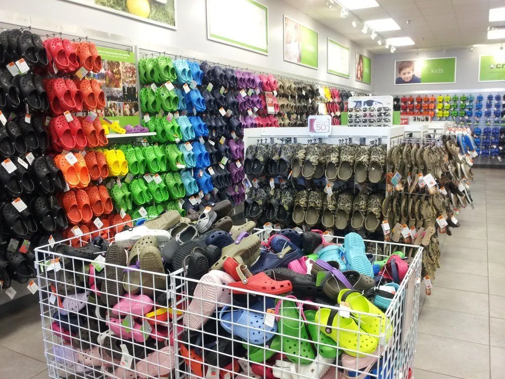 Crocs  проведет распродажу в  формате Warehouse Sale