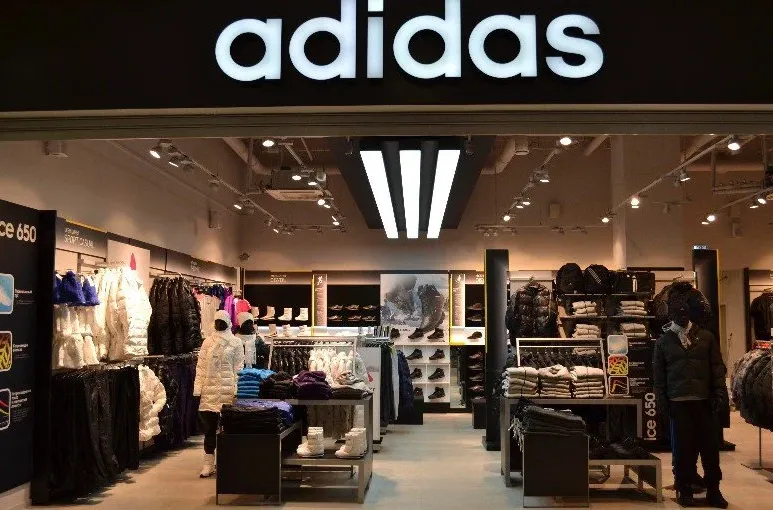 Adidas ищет покупателя на 100 магазинов в России