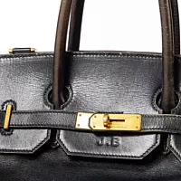 Первая сумка Birkin модного дома Hermès будет продана на аукционе в Париже 