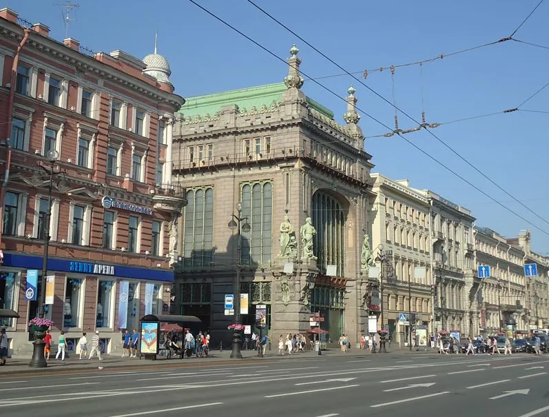 На основной части Невского в Петербурге -  нет свободных торговых площадей