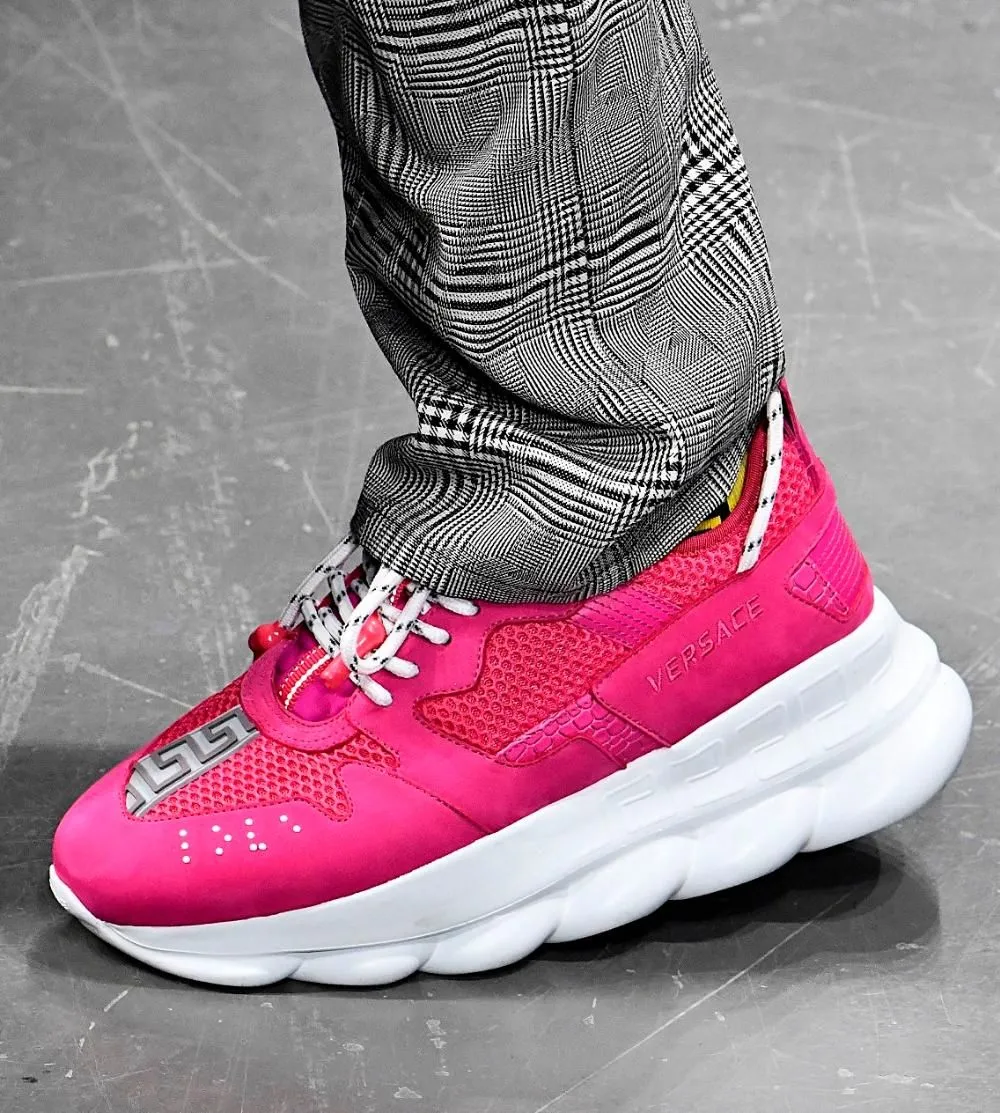 Dekor: Netzeinsätze + Applikation auf der Nase des Modells Sohle: massiv