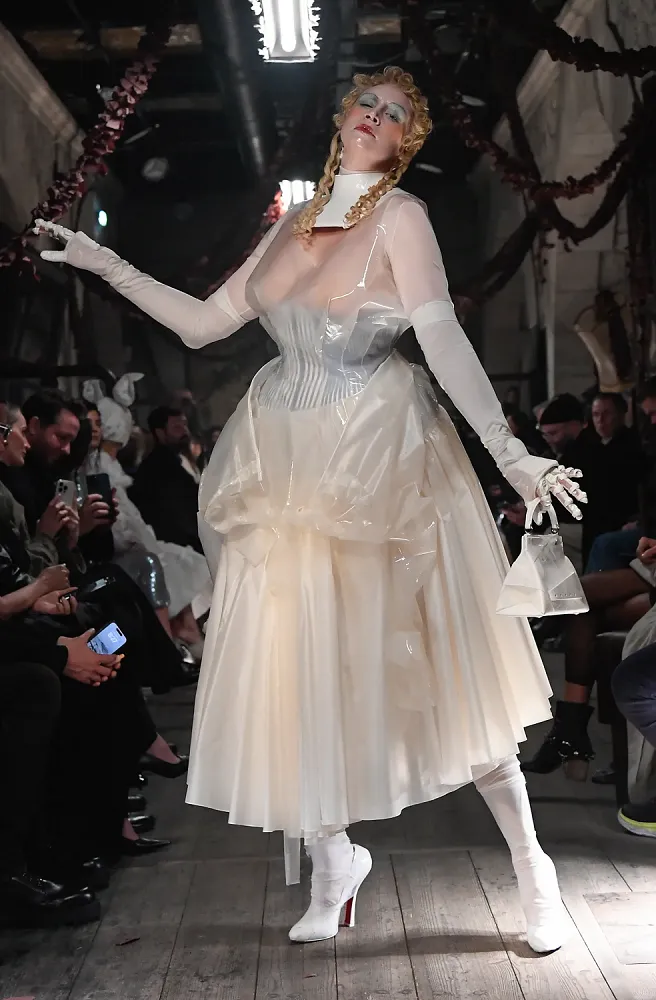 Margiela x Louboutin en la colección Maison Margiela, primavera de 2024, foto: Footwearnews.com