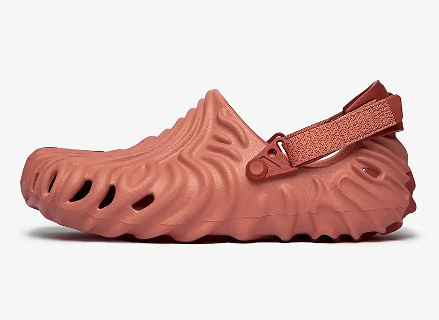 Crocs  продлевает контракт с дизайнером Салехе Бембери