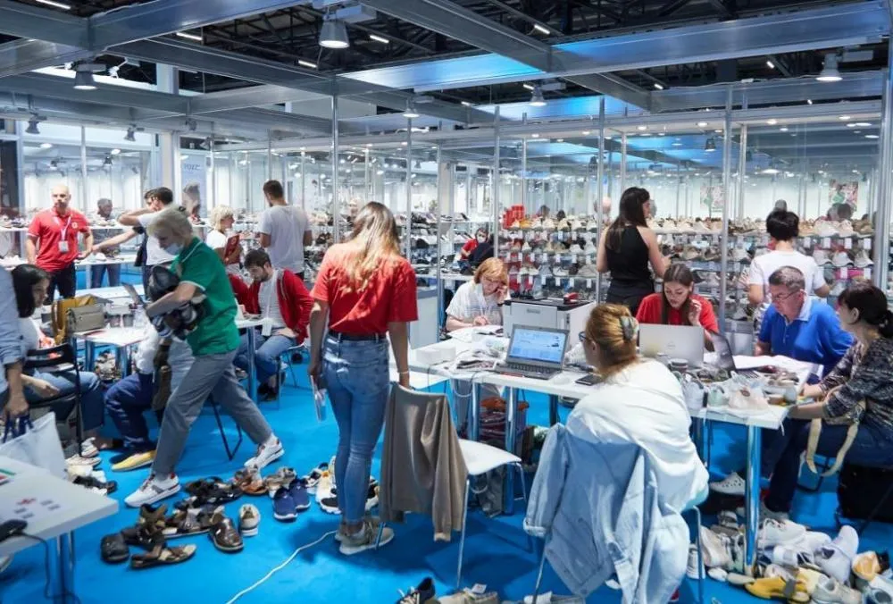 NUOVA MOSTRA DELLE COLLEZIONI RESTANTI – Euro Shoes OPENSKLAD