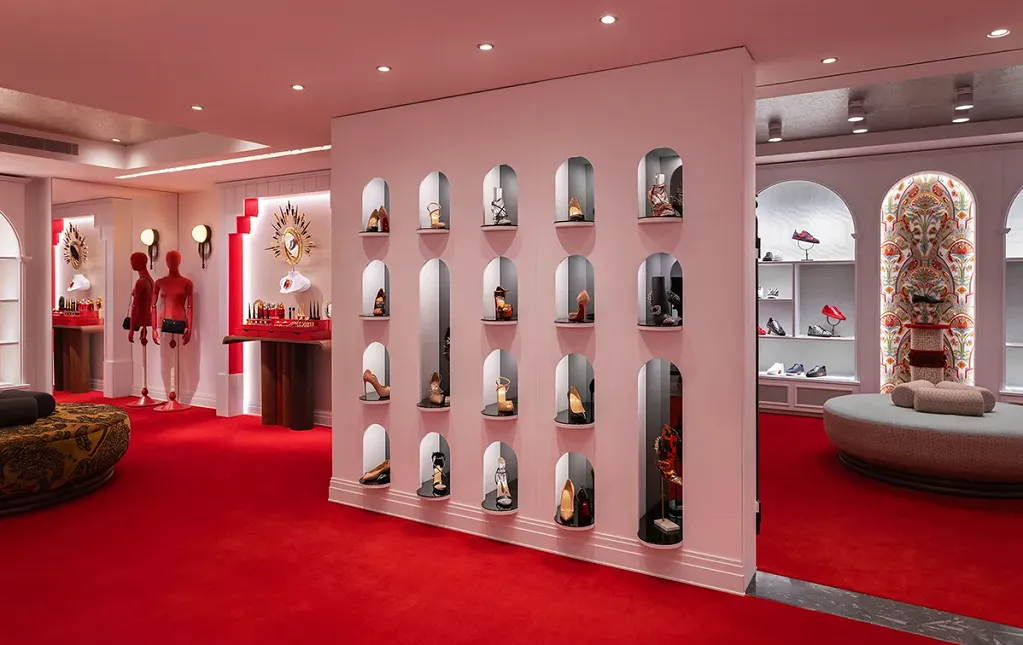 Christian Louboutin произвел редизайн своего бутика в Нью-Йорке на Мэдисон Авеню Christian Louboutin произвел редизайн своего бутика в Нью-Йорке на Мэдисон Авеню