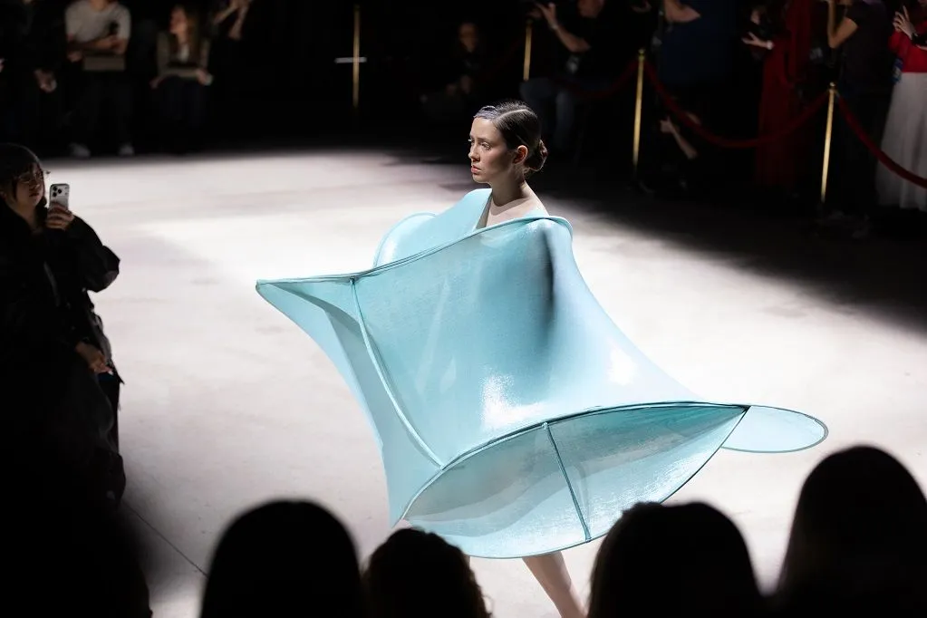 Il Fashion Fund ha istituito un premio per stilisti e marchi che debuttano alla Settimana della Moda di Mosca.