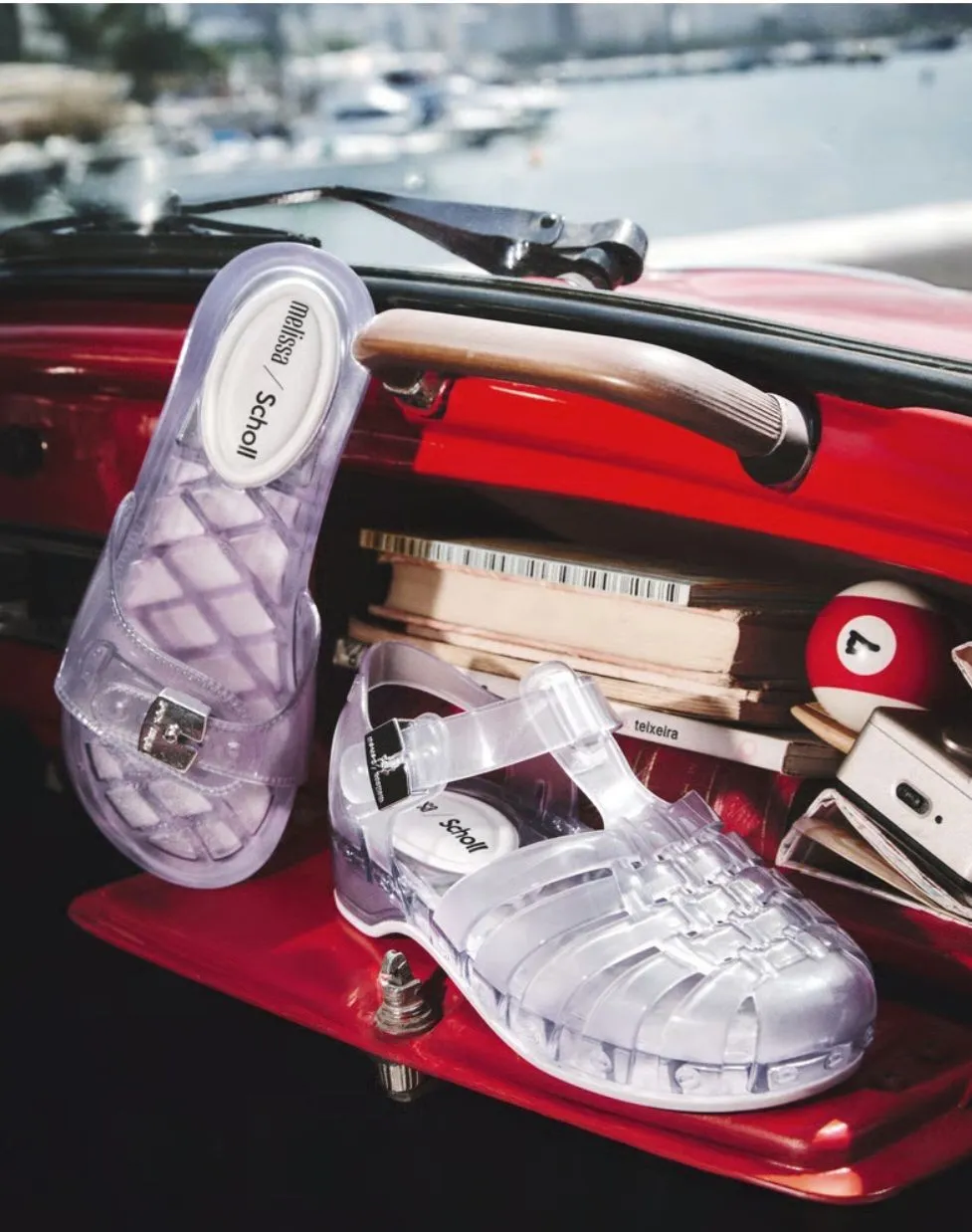 Вышла коллаборация Melissa x Scholl