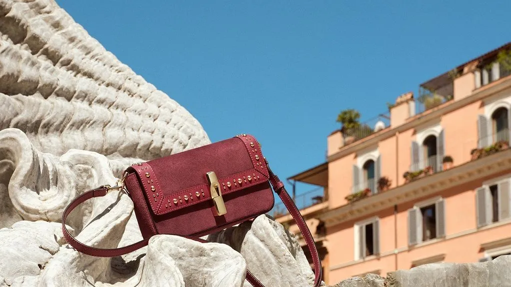 Furla  поддержала рекламной кампанией свою коллекцию Осень 2026