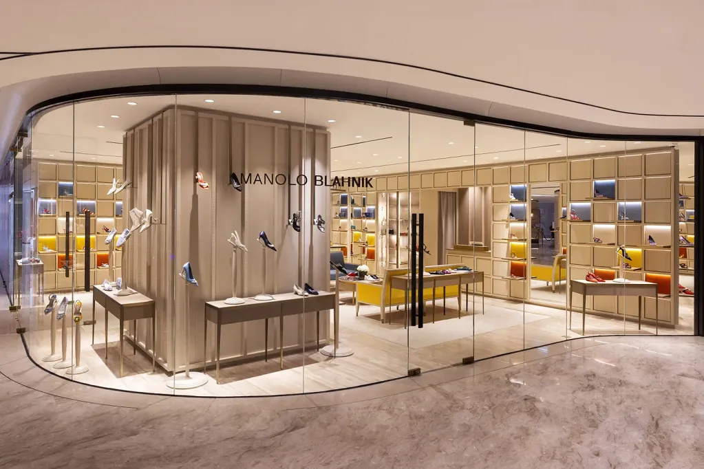 Manolo Blahnik eröffnete sein erstes Geschäft in Hongkong