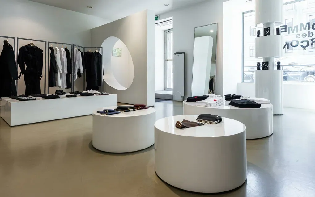 Comme des Garçons  временно прекращает продажи в России