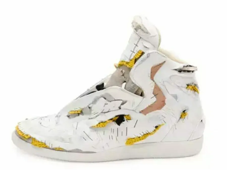 Il grande magazzino americano Nieman Marcus ha messo in vendita sneaker "morte" per $ 1425