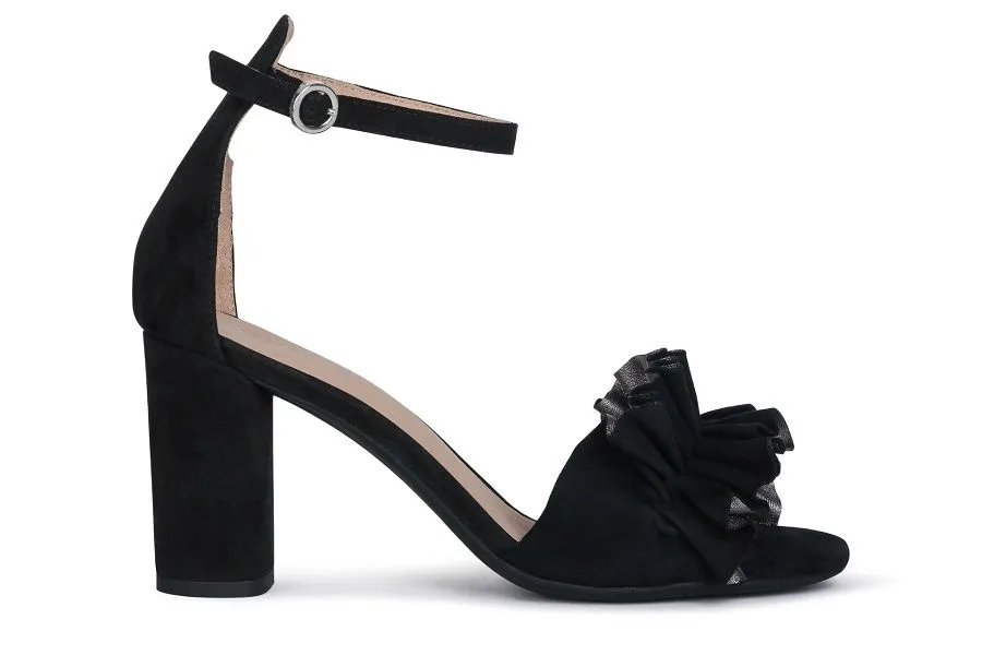 Женственность и легкость – черты женской коллекции Geox SS’21