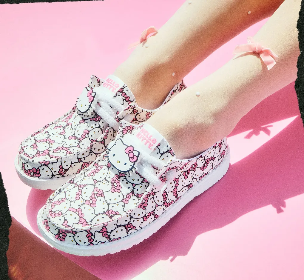 Hey Dude выпустил коллаборацию с Hello Kitty. 