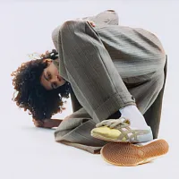 Коллаборация Versace и Onitsuka Tiger  - в рекламной кампании